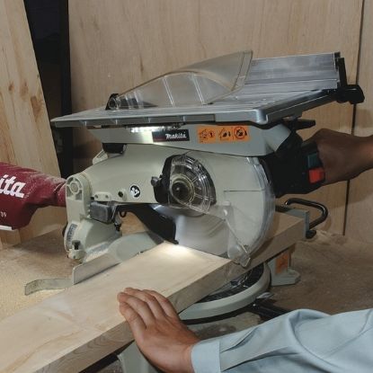 Пила торцовочная комбинированная сетевая Makita LH1040F