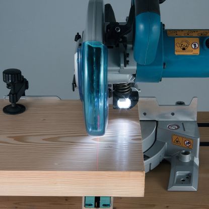 Пила торцовочная консольная сетевая Makita LS0815FLN